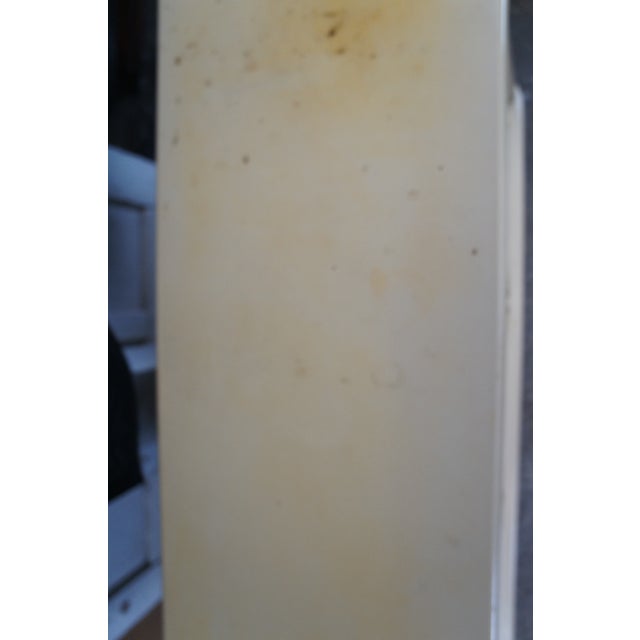 Mid 20th Century Hollywood Regency Off White Illuminated Display Cabinet Console Showcase Curio For Sale - Image 12 of 13