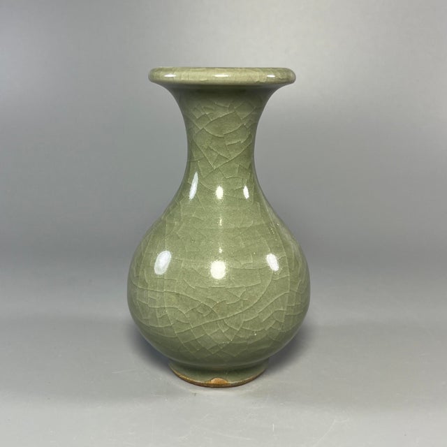 Chinese Antique Longquan Celadon Crackle Glaze Vase, Oriental Chinese Collectible Ceramic Display Vase For Sale - Image 3 of 5
