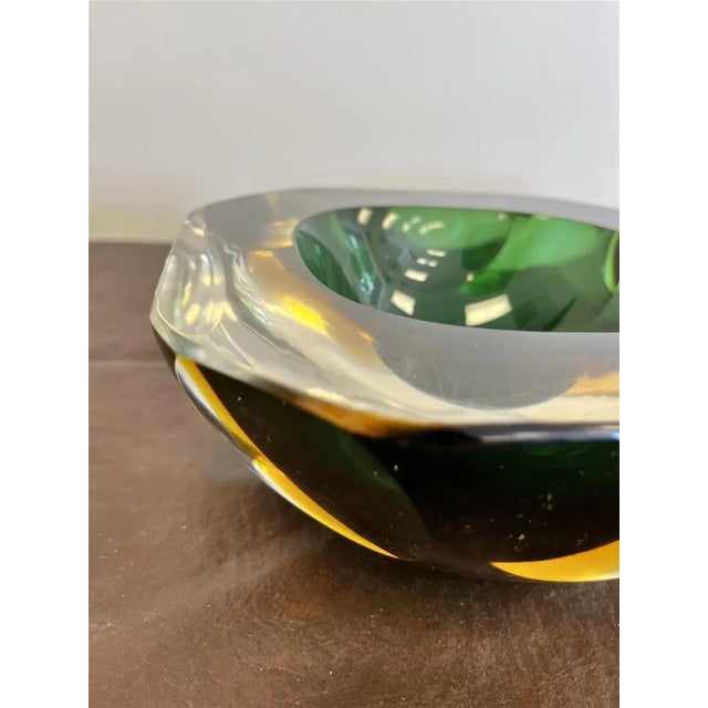 Incredible green and amber/gold pair of square shaped sommerso bowls (also known as caviar bowls) with eight facets...