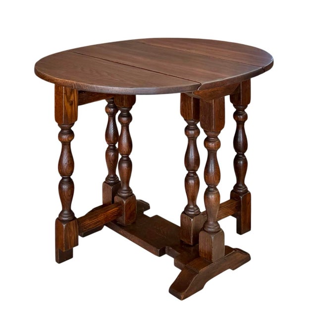 1930s William and Mary Style Drop Leaf Chair-Side Table in Distressed Oak For Sale - Image 4 of 12