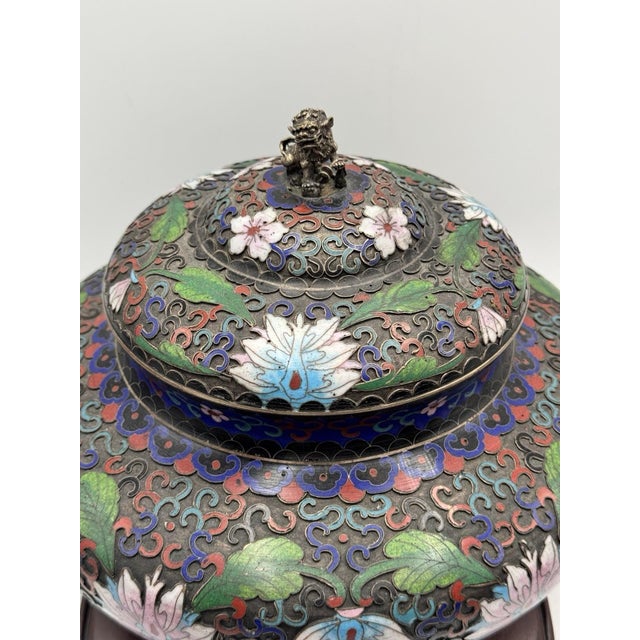 1990s Large Cloisonné Lidded Bowl / Jar With Wood Stand Foo Dog Finial For Sale In Richmond - Image 6 of 12