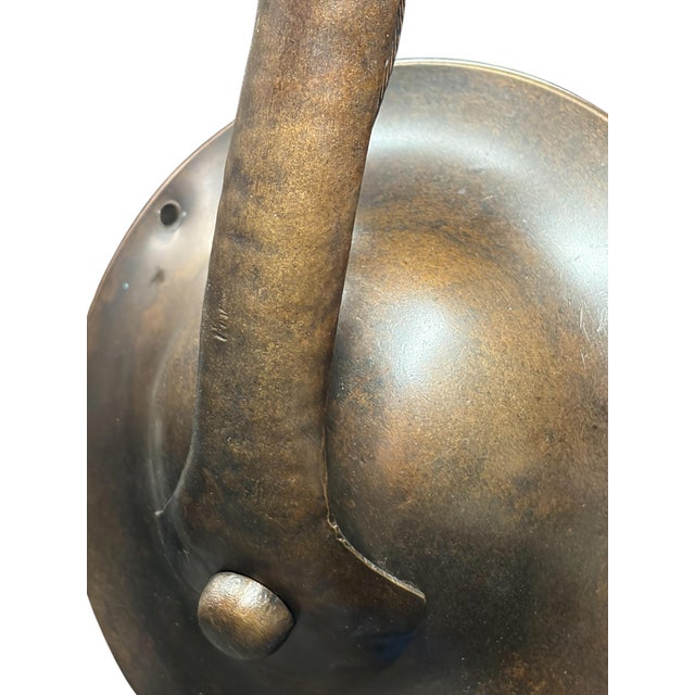 1900 - 1909 Hammered Exposed Bulb Arts and Crafts Wall Sconce in Patinated Bronze For Sale - Image 5 of 9