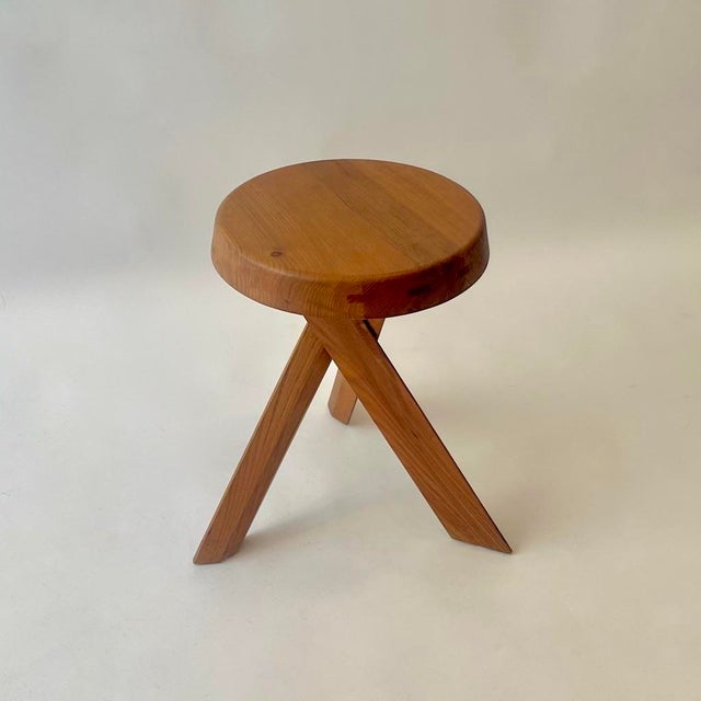 Vintage S31 tripod stool in solid elm from the 1970s, designed by renowned cabinetmaker and designer Pierre Chapo, France...