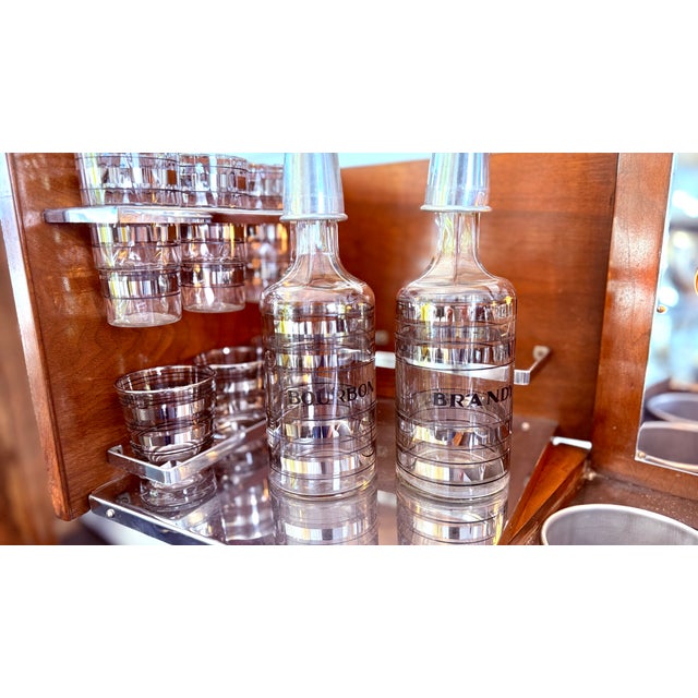 A Rare Functioning Art Deco Philco Radiobar 1937. Complete Original Glassware. For Sale In New York - Image 6 of 16