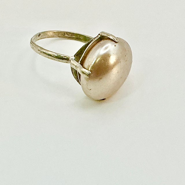 1940s Vintage Boho Chic Art Deco Hollywood Regency Mother of Pearl & Sterling Cocktail Ring, Size 8.5 For Sale - Image 9 of 11