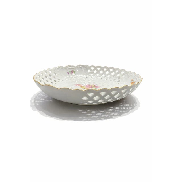 Ceramic 1970s Exquisite Meissen Reticulated Porcelain Bowl – Hand-Painted Floral Decor – 24.5 Cm For Sale - Image 7 of 10