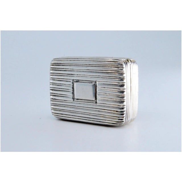 George V Fluted Silver and Gold Vinaigrette Box For Sale - Image 3 of 11