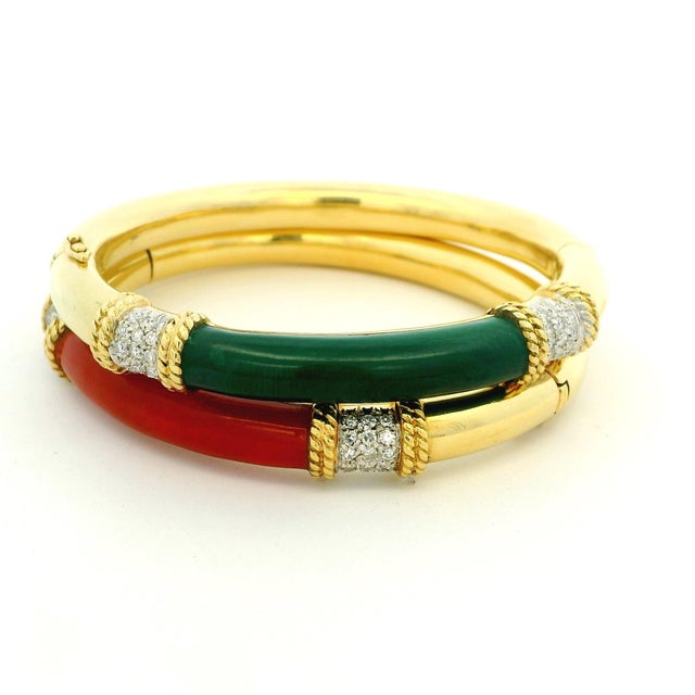 Estate Pair of 18K Yellow Gold Coral, Green Onyx & Diamond Bangle Bracelets For Sale - Image 10 of 18