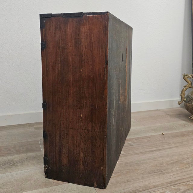Brown Late 19th Century Japanese Meiji Chōba Tansu Merchant Chest in Sugi Wood For Sale - Image 8 of 14