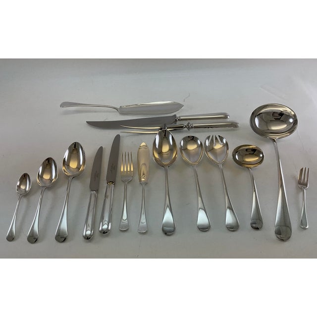 New 1980s Complete European Cutlery Set for 12, Including Fish Eaters & Serving Pieces 129 Pieces. Old English For Sale - Image 11 of 17