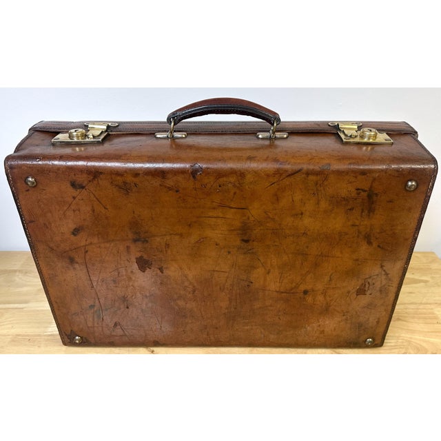 Edwardian English Leather & Brass Suitcase by Army & Navy CSL London Circa 1910 For Sale - Image 15 of 18