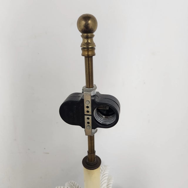 Vintage Palm Beach Regency White Porcelain Palm Tree Table Lamp – Mid Century Coastal Glam For Sale - Image 13 of 17