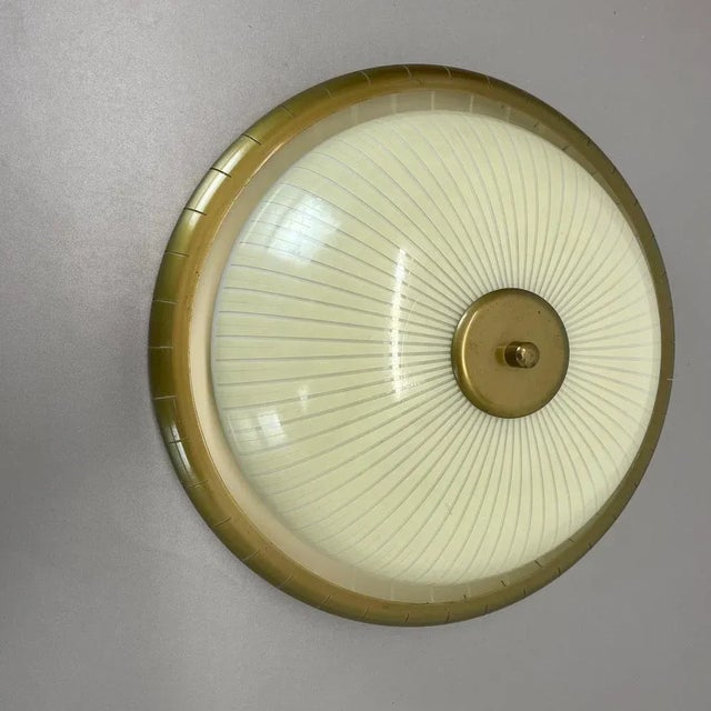 Gio Ponti Round Metal Wall Light in the style of Gio Ponti, 1950s For Sale - Image 4 of 18