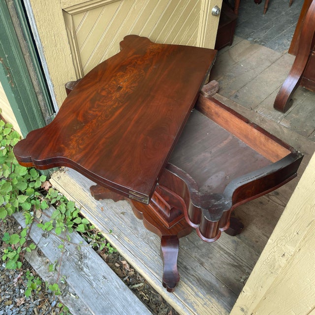 1800s Empire Period Crotch Mahogany Flip-Top Game Table For Sale In New York - Image 6 of 12