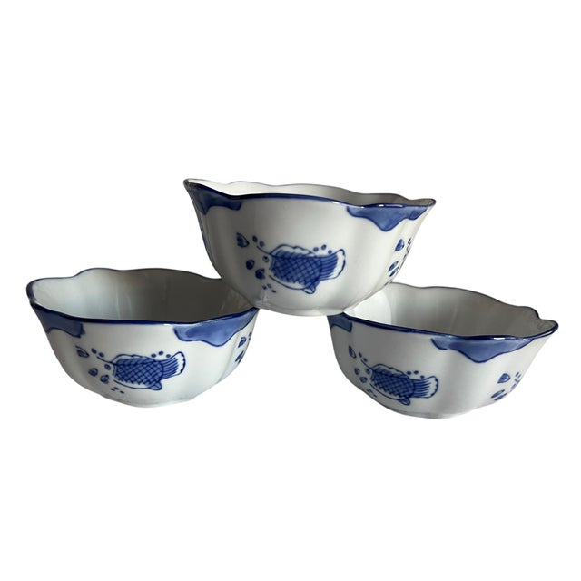 1990s Hand-Painted Blue & White Fish Bowl Scalloped Edge, Made in Brazil- Set of 3 For Sale In Miami - Image 6 of 7