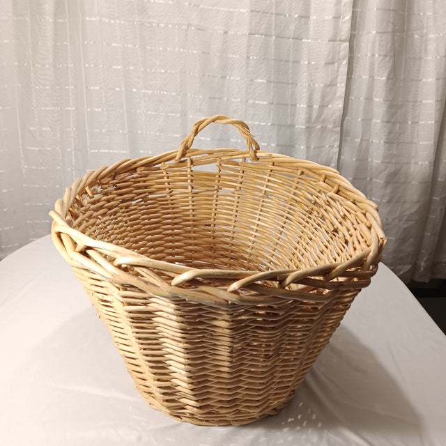 Late 20th Century Large Vintage Braided Edge Laundry Wicker Basket With Handle For Sale - Image 5 of 12