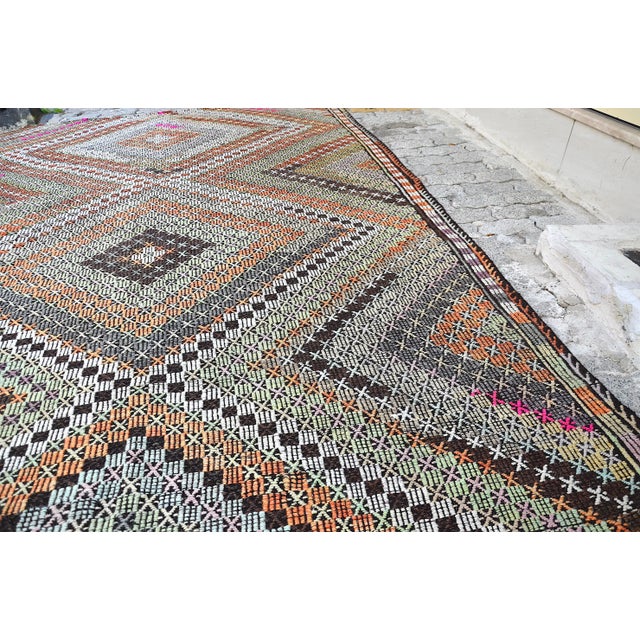 1960s Vintage Oversize Traditional Rug For Sale - Image 10 of 11