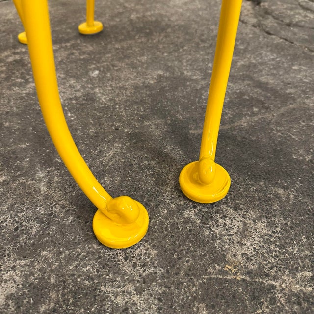 Mid 20th Century Russell Woodard Attributed Daisy Pattern Patio Dining Chairs Recovered in Hollyhocks Outdoor Fabric - Set of 4 For Sale - Image 11 of 11