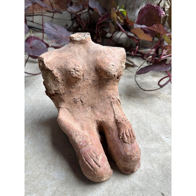 Primitive Pre Colombian Hand-Sculpted Terracotta Torso – Seated Female Figure, Earth Goddess Form For Sale - Image 4 of 4