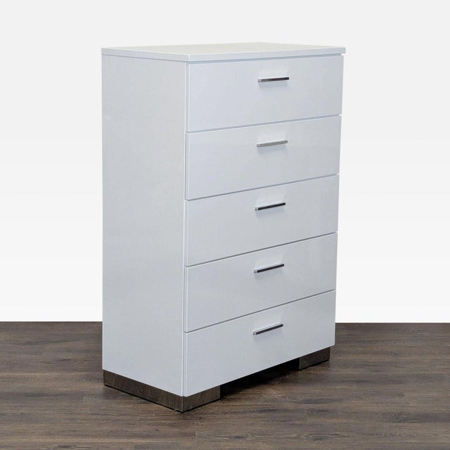 This Coaster dresser features a clean white finish and five spacious drawers for easy storage. With sleek chrome handles...