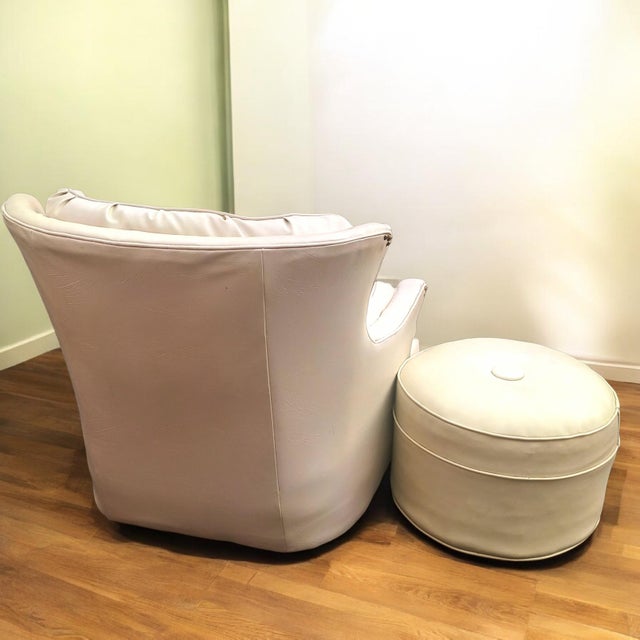 1970s Exquisite Cream Color High-Quality Mid-Century Modern Masterpiece Wingback Chair and Matching Ottoman Set For Sale - Image 5 of 10