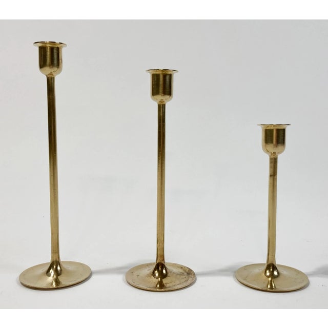 Mid 20th Century Vintage Graduated MCM Brass Tulip Candlestick Holders, Set of 3 For Sale - Image 5 of 5