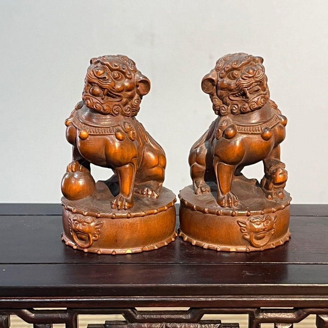 Vintage Boxwood Carved Foo Dogs / Guardian Lions - Pair of Miniature Statues For Sale - Image 4 of 9