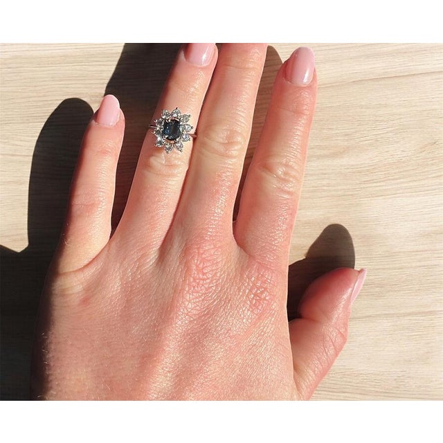 1990s Vintage Daisy Ring in 18 Carat Gold, Natural Sapphire and Diamonds, Size 4.75 For Sale - Image 11 of 11