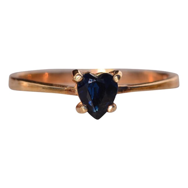 The Titanic: Natural Blue Heart Shaped Sapphire Ring in Yellow Gold For Sale