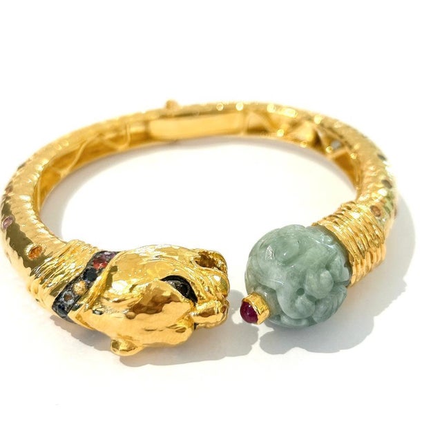 Bochic "Orient" Vintage Ruby, Jade & Multi Sapphire Dragon Bangle Set In 18K Gold For Sale - Image 4 of 7
