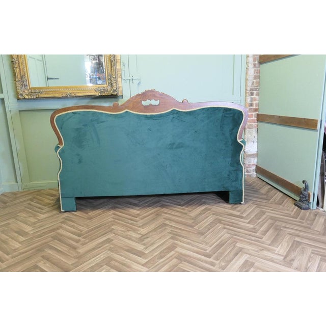 Large Reception Salon Chaise Lounge in Green Velvet For Sale - Image 3 of 9