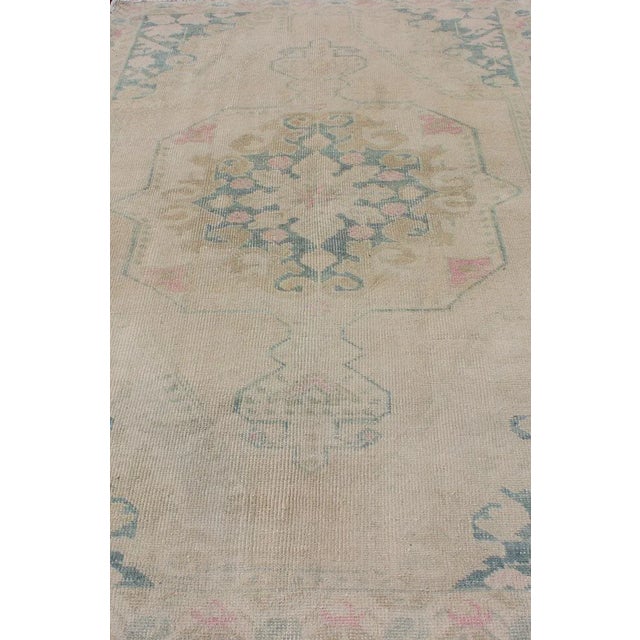 Alabaster Faded Turkish Oushak Rug From Turkey With Blossom Medallion For Sale - Image 8 of 11