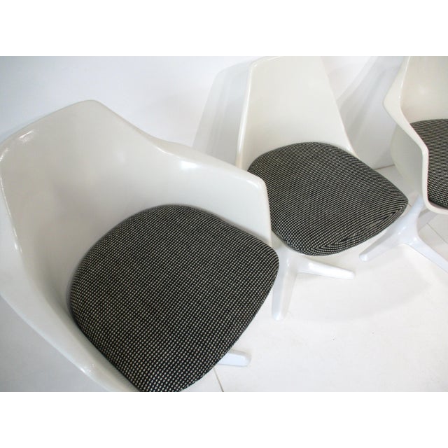 Metal Mid Century Tulip Table and Chairs Set by Burke in the Style of Saarinen For Sale - Image 7 of 16
