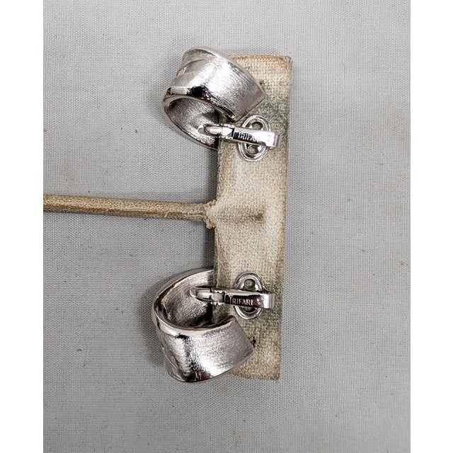 Silver Vintage 1962 Signed Trifari Ad Piece Rhodium Plated "Woven" Ribbon Clip Earrings-2 Pieces For Sale - Image 8 of 8