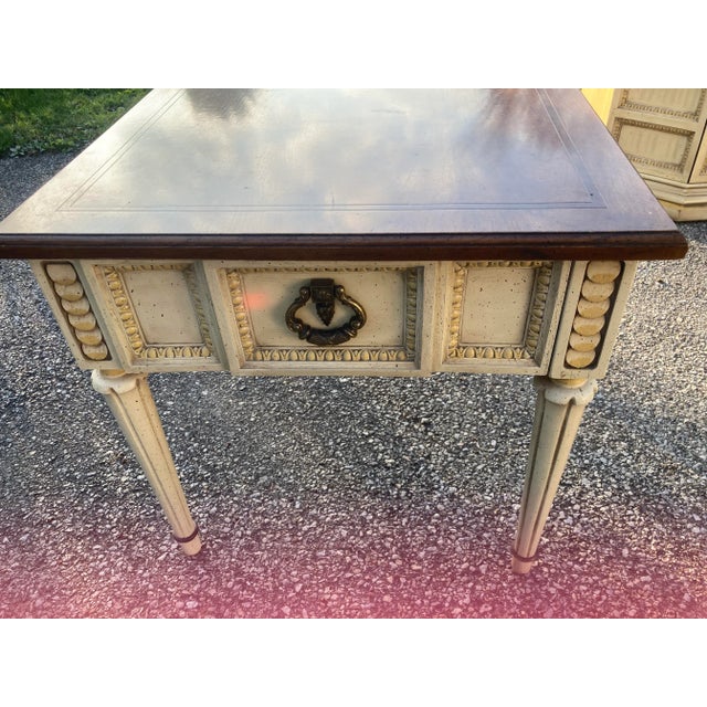 American Vintage Cream Accent Table by American of Martinsville For Sale - Image 3 of 8