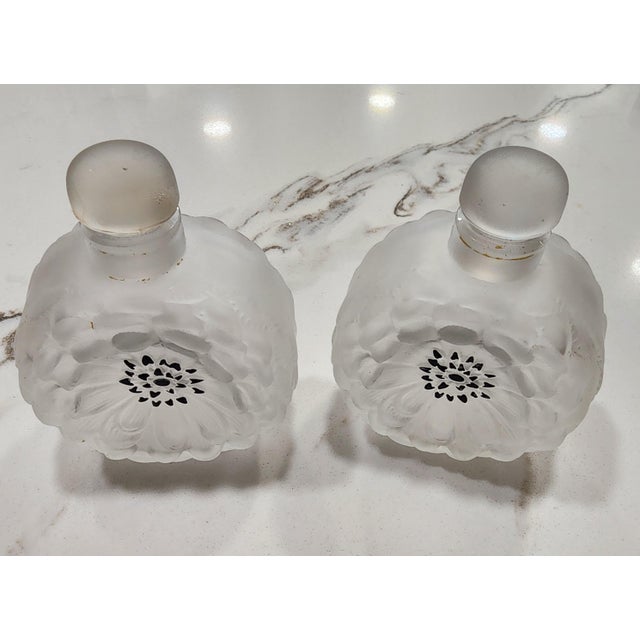 1900 - 1909 1900s 2 Lalique Dahlia Perfume Bottles For Sale - Image 5 of 9