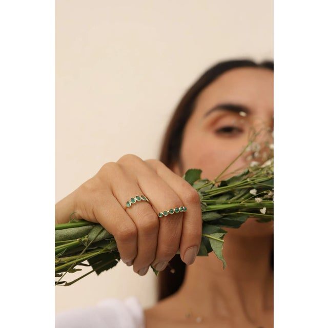 Art Deco Emerald Half Eternity Band Size 7 For Sale - Image 3 of 9