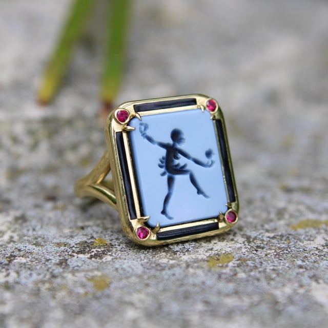 1990s 18k Gold Josephine Baker Banded Agate Intaglio Ring With Enamel and Rubies, Size 7 For Sale - Image 10 of 13