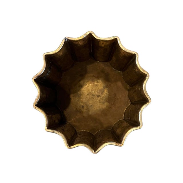 Vintage Petite Hammered Brass Fluted Brutalist Planter / Cachepot / Jardinere in the Manner of Egidio Casagrande For Sale - Image 4 of 8