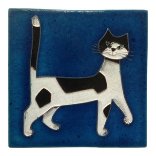 1970’s Vintage Karlsruhe Tuxedo Cat on Blue Tile Hanging Plaque For Sale