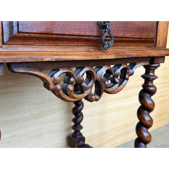 Mid 19th Century Pair of Carved Spanish Nightstands with Solomonic Legs and Crest For Sale - Image 11 of 18