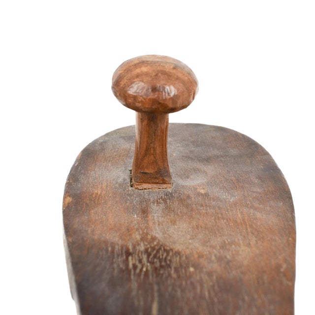 Early 20th Century Dogon Pair of Carved Wooden Shoes Women's Size 8 Mali For Sale - Image 4 of 6