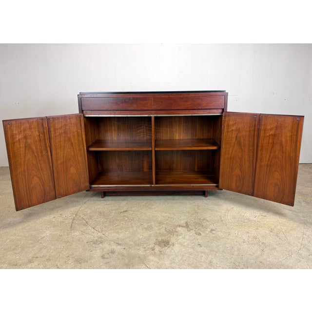 Mid 20th Century Mid Century Modern Sideboard / Dry Bar by Paul McCobb for H Sacks For Sale - Image 5 of 12