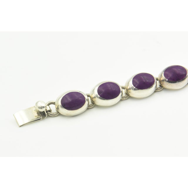 Metal Late 20th Century Mexican Sugilite Oval Link Sterling Silver Bracelet For Sale - Image 7 of 10