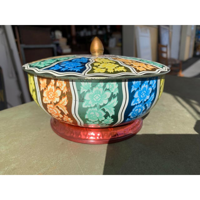 Gold 1950 Colorful Round English Lidded Candy Tin For Sale - Image 8 of 8