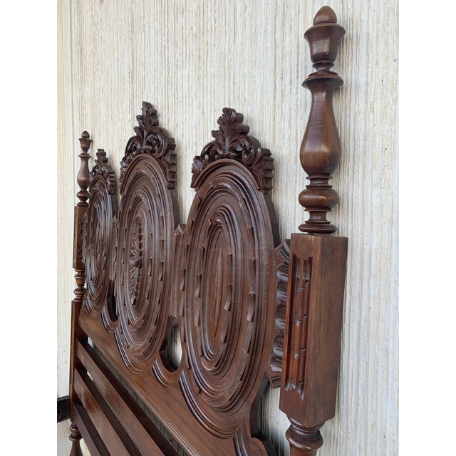 19th century Baroque bed, original Lisbon bed This Queen size 4-poster bed is hand carved with elaborate details, spiral...