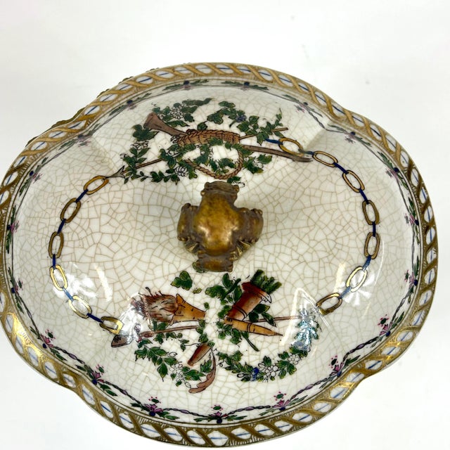 Chinoiserie 20th Century Covered Porcelain Jar Wine Themed For Sale - Image 3 of 13