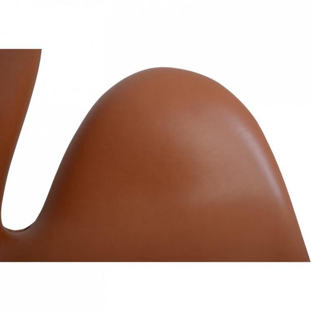 1960s Vintage Swan Chair in Leather by Arne Jacobsen, 1960s For Sale - Image 5 of 16