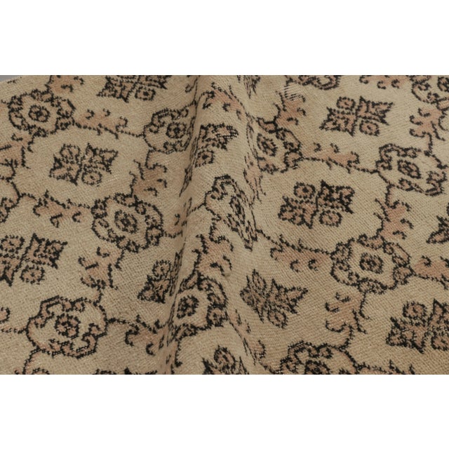 Textile Vintage Turkish Runner, Brown With All-Over Geometric Patterns – Rug & Kilim For Sale - Image 7 of 8