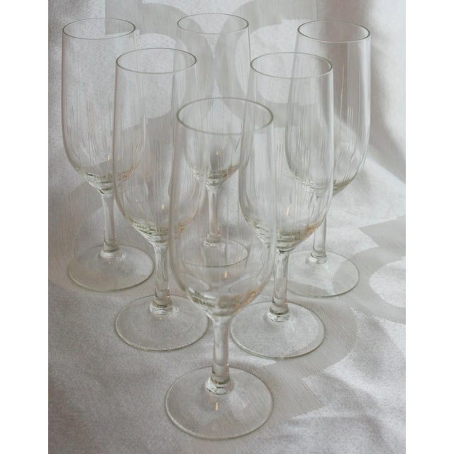 Mid Century Crystal Clear Glass Champagne Flutes With Precision Incised Vertical Lines Set of 6 This set is comprised of 6...